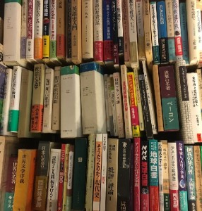 研究室の蔵書整理の為、中央大学人文科学研究所研究叢書など専門書をお譲り頂きました